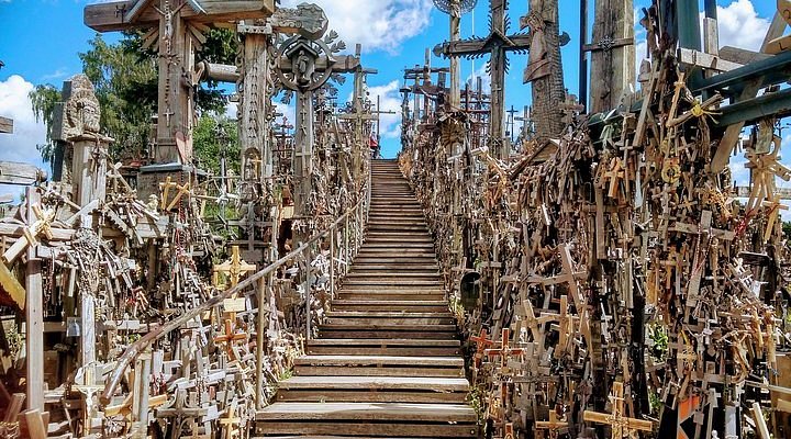 สุสานไม้กางเขน (Hill of Crosses in Siauliai) 